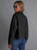 Tapado Elegante con Solapa y Botones Frontales