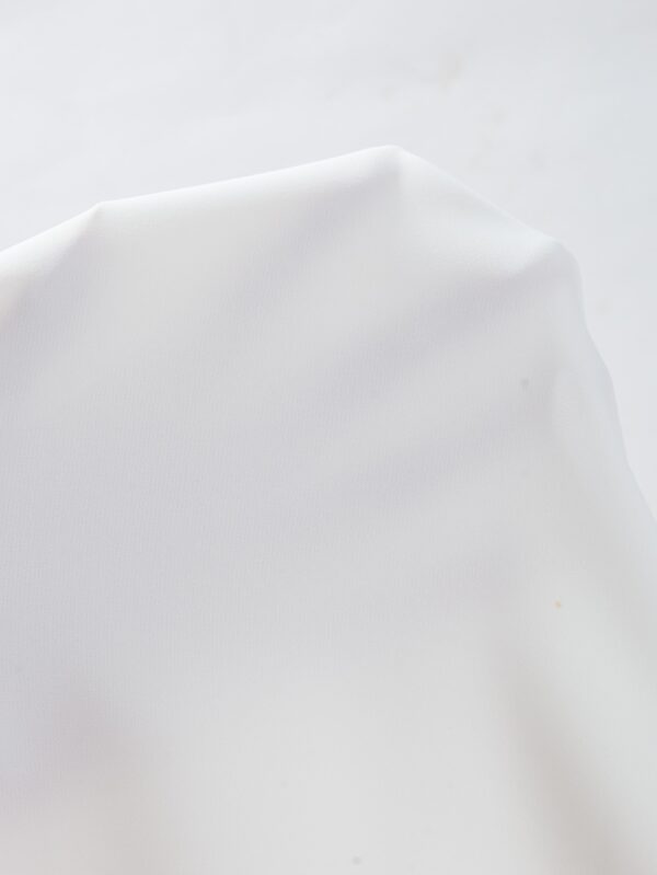 Blusa Cuello Muesca y Mangas Obispo en Blanco - Image 13