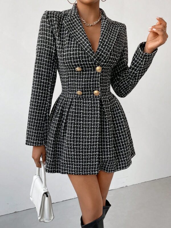 Abrigo Tweed Plisado con Doble Botonadura y Cuello Solapa - Image 9
