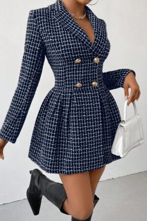 Abrigo Tweed Plisado con Doble Botonadura y Cuello Solapa