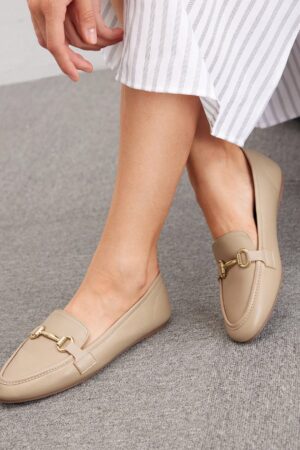 Mocasines de Mujer con Hebilla Metálica y Tacón Plano