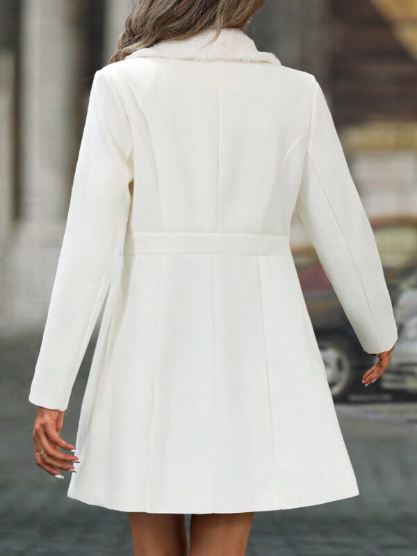 Chaqueta Elegante con Panel Peludo y Botón Doble - Image 38