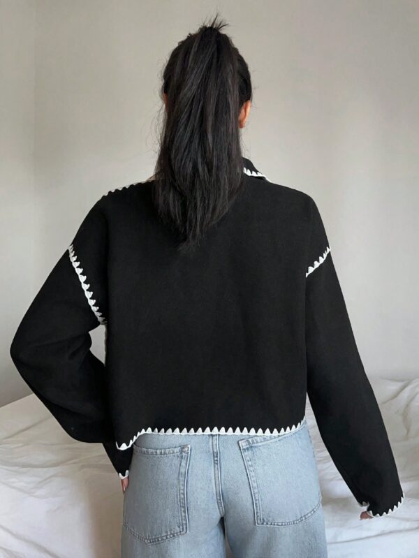 Chaqueta Corta Bicolor con Detalles de Contraste - Image 8