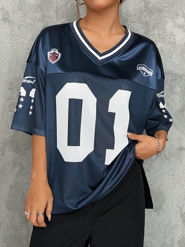 Camiseta Deportiva de Malla con Estampado de Números y Letras - Image 8