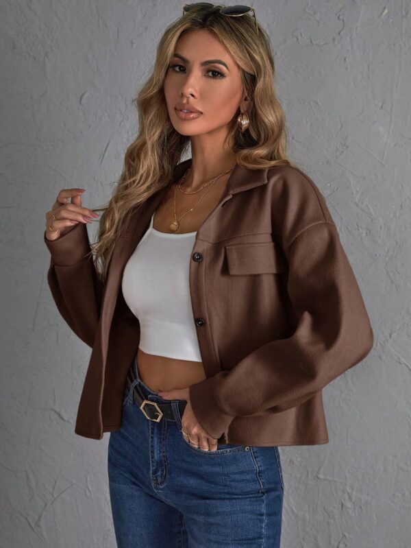 Tapado Elegante con Solapa y Botones Frontales - Image 19