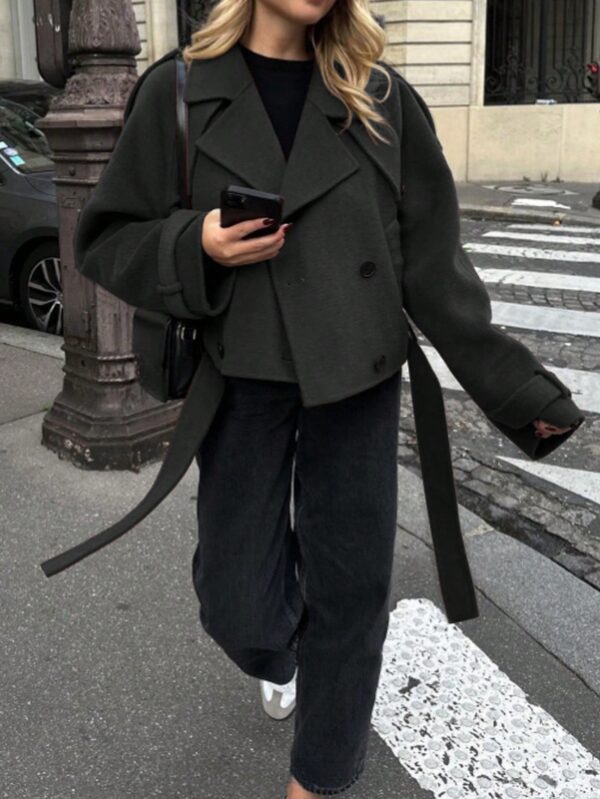 Chaqueta Corta de Lana con Detalles de Diseño y Cuello Camisero - Image 50