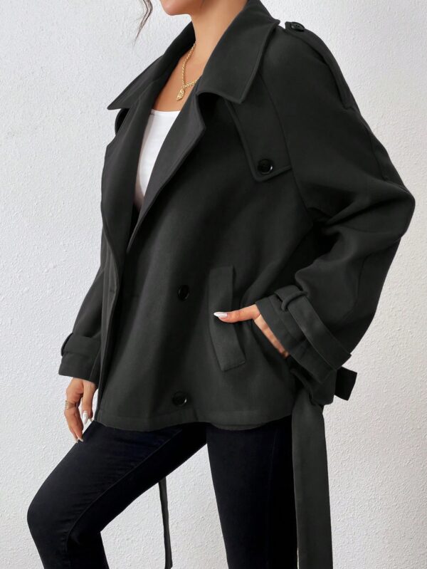 Chaqueta Corta de Lana con Detalles de Diseño y Cuello Camisero - Image 54