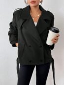 Chaqueta Corta de Lana con Detalles de Diseño y Cuello Camisero