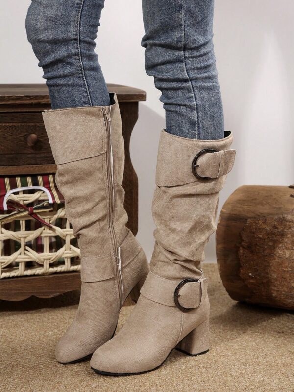 Botas Altas de Tacón Cónico con Hebilla y Pliegues Estilo Europeo - Image 18