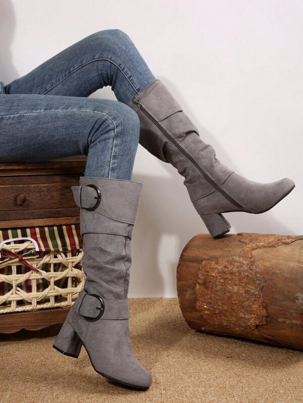 Botas Altas de Tacón Cónico con Hebilla y Pliegues Estilo Europeo - Image 24