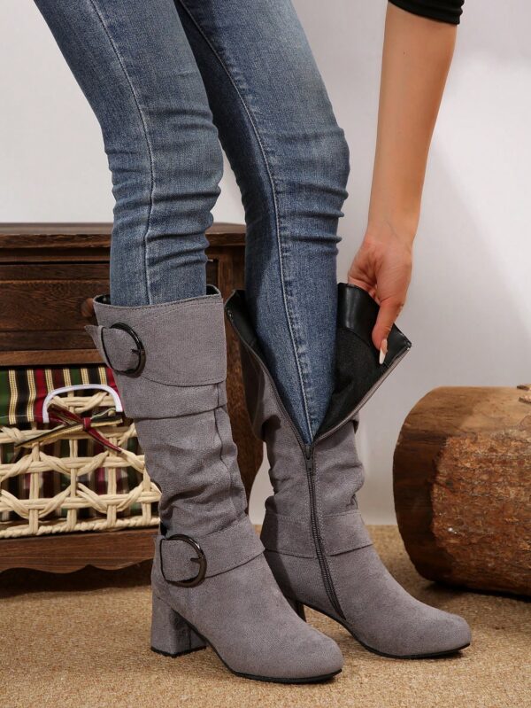 Botas Altas de Tacón Cónico con Hebilla y Pliegues Estilo Europeo - Image 28