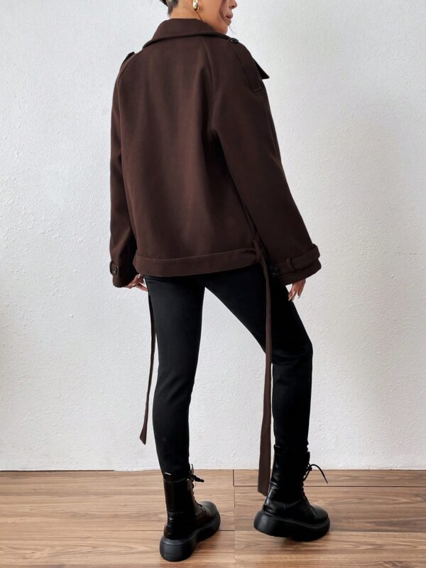 Chaqueta Corta de Lana con Detalles de Diseño y Cuello Camisero - Image 2