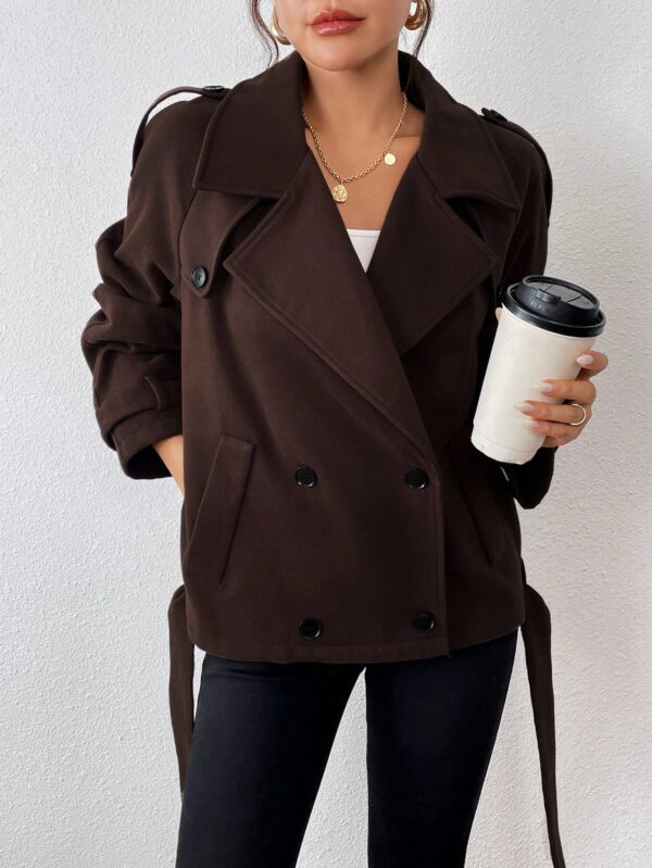 Chaqueta Corta de Lana con Detalles de Diseño y Cuello Camisero - Image 3