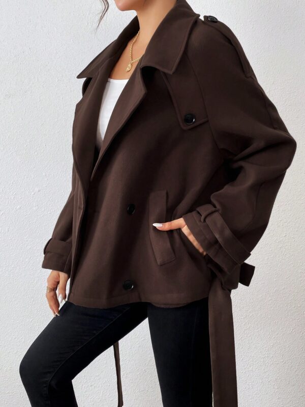Chaqueta Corta de Lana con Detalles de Diseño y Cuello Camisero - Image 4