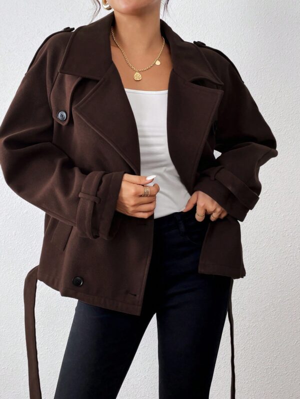 Chaqueta Corta de Lana con Detalles de Diseño y Cuello Camisero - Image 5