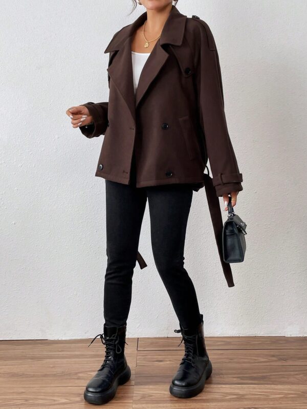 Chaqueta Corta de Lana con Detalles de Diseño y Cuello Camisero - Image 6