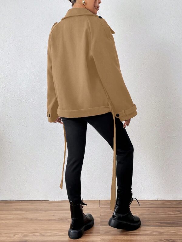 Chaqueta Corta de Lana con Detalles de Diseño y Cuello Camisero - Image 23