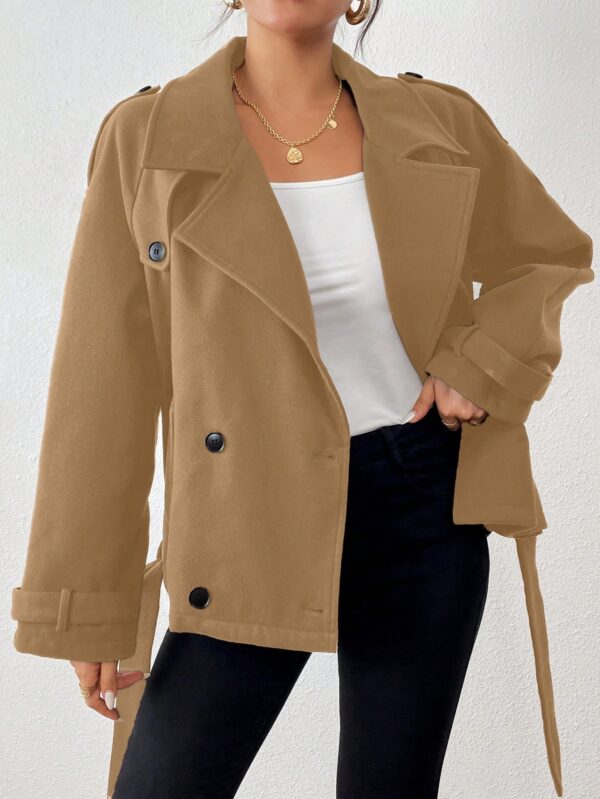 Chaqueta Corta de Lana con Detalles de Diseño y Cuello Camisero - Image 27