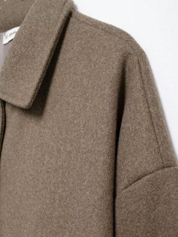 Chaqueta de Lana Casual con Botones Frontales y Hombros Caídos - Image 9