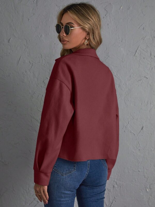 Tapado Elegante con Solapa y Botones Frontales - Image 22