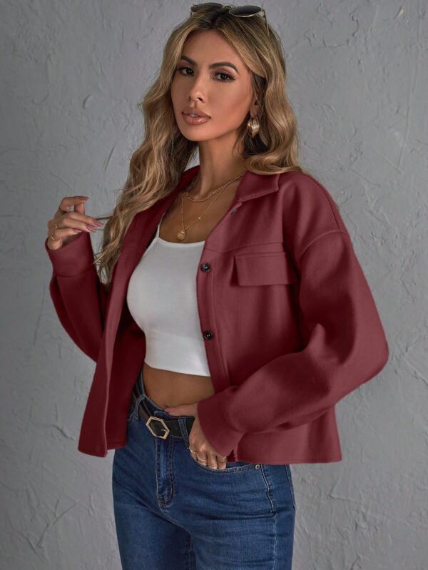 Tapado Elegante con Solapa y Botones Frontales - Image 24