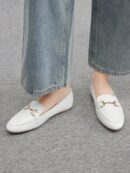 Mocasines de Mujer con Hebilla Metálica y Tacón Plano