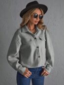 Tapado Elegante con Solapa y Botones Frontales