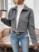 Chaqueta de Lana Negra de Manga Larga y Hombros Caídos