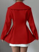 Abrigo Elegante Blanco con Cuello Marinero y Botones Frontales
