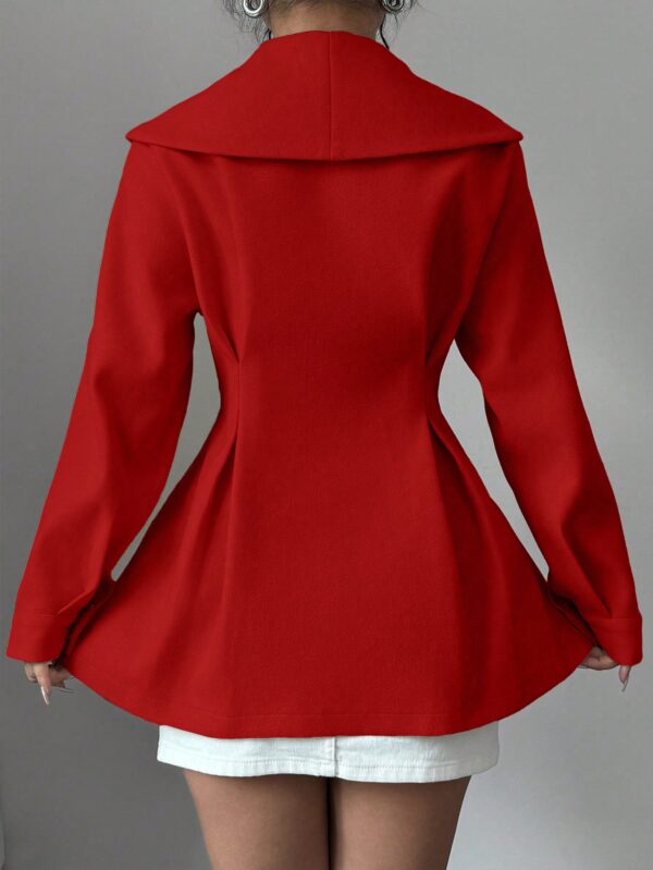 Abrigo Elegante Blanco con Cuello Marinero y Botones Frontales - Image 38