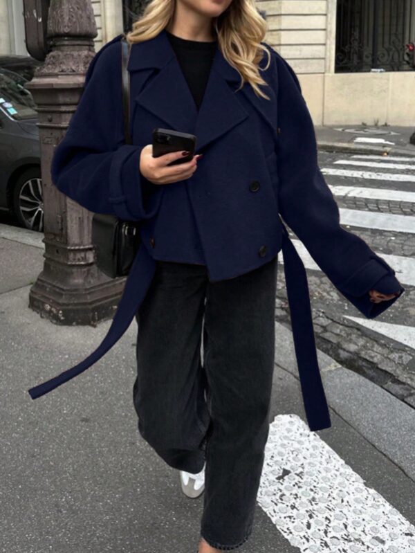 Chaqueta Corta de Lana con Detalles de Diseño y Cuello Camisero - Image 15