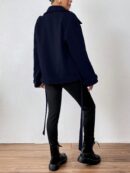 Chaqueta Corta de Lana con Detalles de Diseño y Cuello Camisero