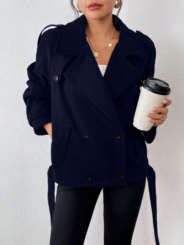 Chaqueta Corta de Lana con Detalles de Diseño y Cuello Camisero - Image 17