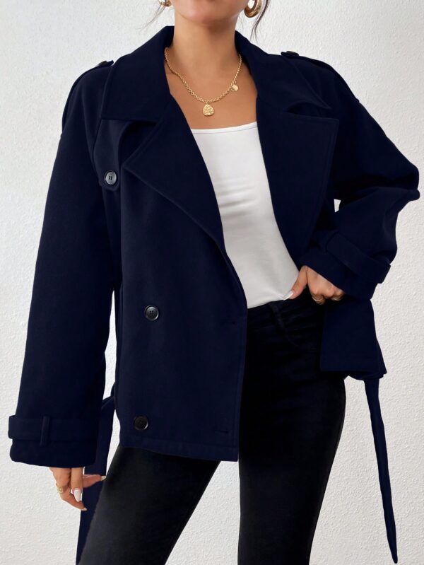 Chaqueta Corta de Lana con Detalles de Diseño y Cuello Camisero - Image 19
