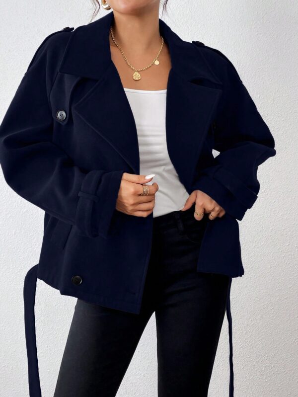 Chaqueta Corta de Lana con Detalles de Diseño y Cuello Camisero - Image 21