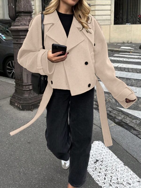 Chaqueta Corta de Lana con Detalles de Diseño y Cuello Camisero - Image 29
