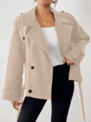 Chaqueta Corta de Lana con Detalles de Diseño y Cuello Camisero