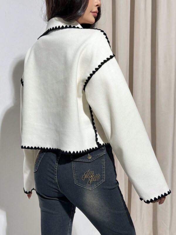 Chaqueta Corta Bicolor con Detalles de Contraste - Image 42