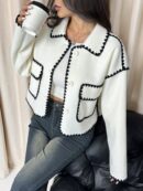 Chaqueta Corta Bicolor con Detalles de Contraste