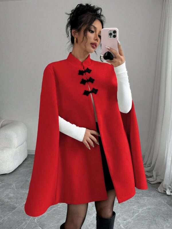 Capa Elegante de Cuello Alto en Contraste Estilo Chino - Image 34