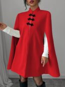 Capa Elegante de Cuello Alto en Contraste Estilo Chino
