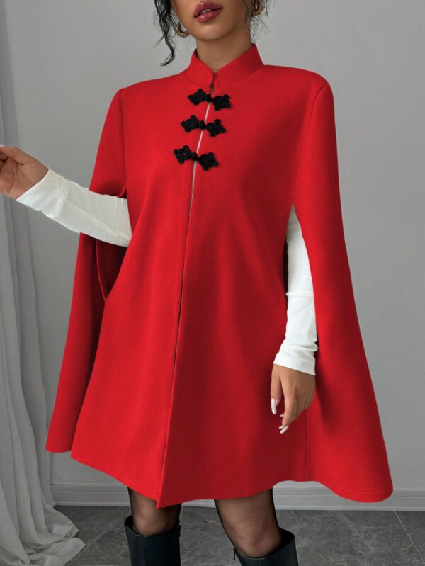 Capa Elegante de Cuello Alto en Contraste Estilo Chino - Image 36
