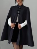 Capa Elegante de Cuello Alto en Contraste Estilo Chino