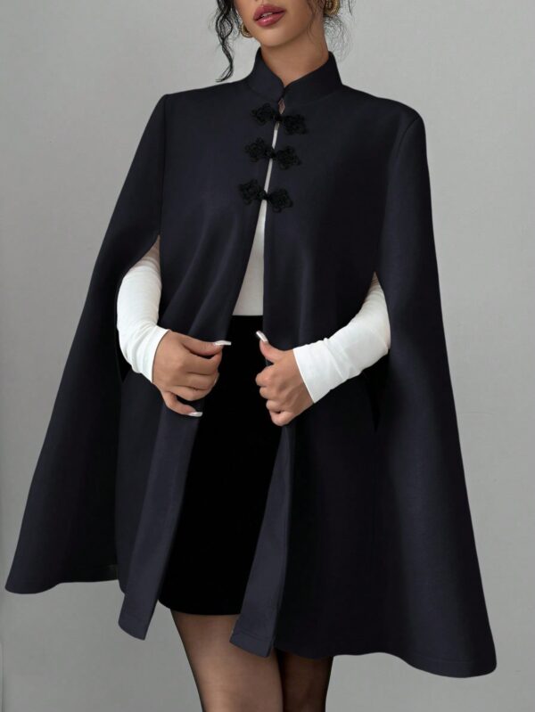 Capa Elegante de Cuello Alto en Contraste Estilo Chino - Image 23