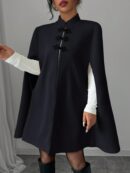 Capa Elegante de Cuello Alto en Contraste Estilo Chino