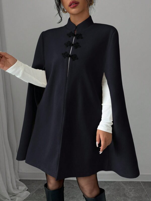 Capa Elegante de Cuello Alto en Contraste Estilo Chino - Image 25
