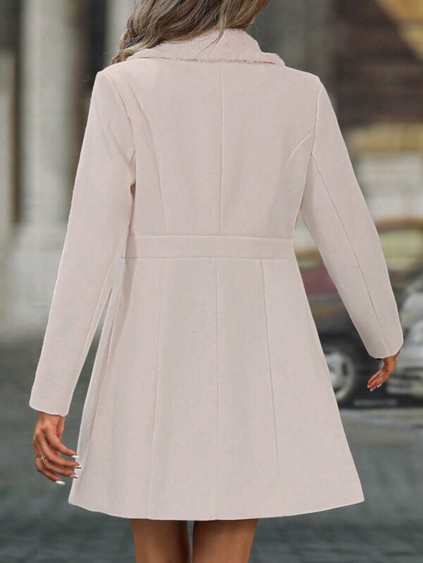 Chaqueta Elegante con Panel Peludo y Botón Doble - Image 44