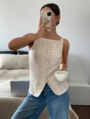 Blusa Elegante de Rayas con Botones y Abertura Frontal