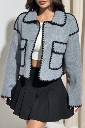 Chaqueta Corta Bicolor con Detalles de Contraste