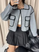 Chaqueta Corta Bicolor con Detalles de Contraste